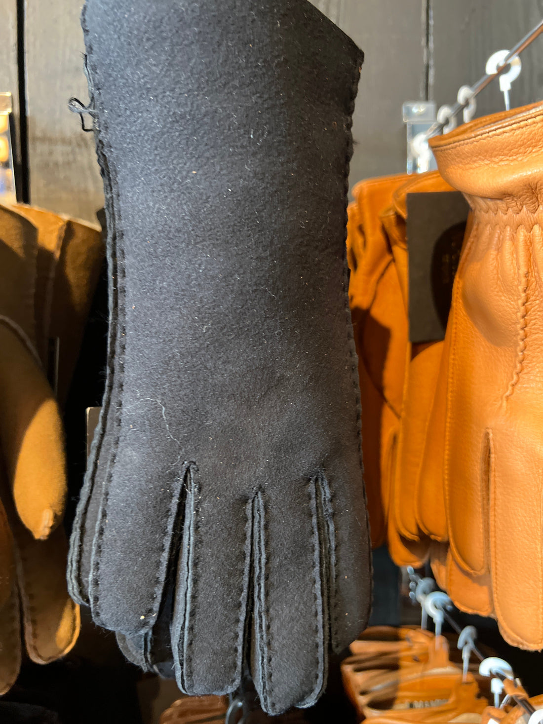 Klippa - Black Lamb Shearling Gloves - Mamma Reykjavík