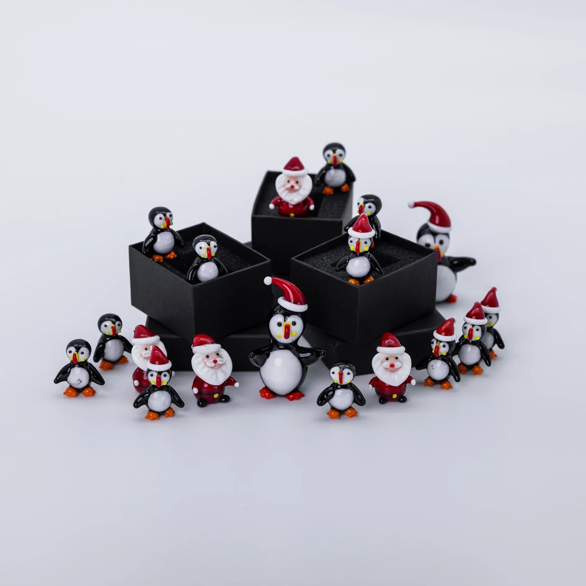 Glass Figurine Puffin With Christmas Hat (Large) - Atlason